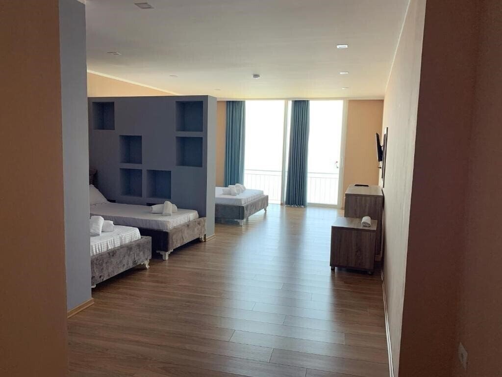 Территория Hotel Keshtjella 3*