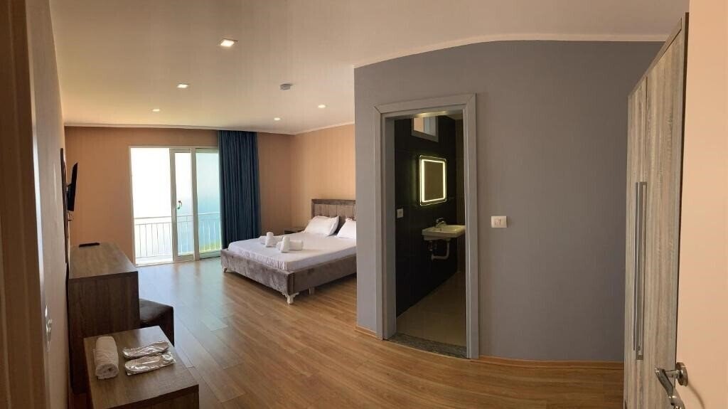 Панорама Hotel Keshtjella 3*