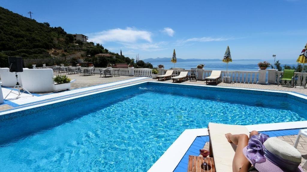 Апартаменты Paradise Lukova 4*