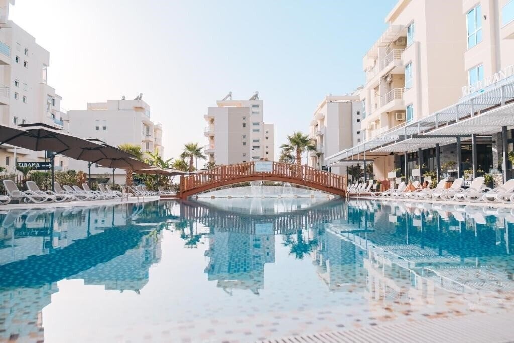 Отель Ledina Hotel 4*