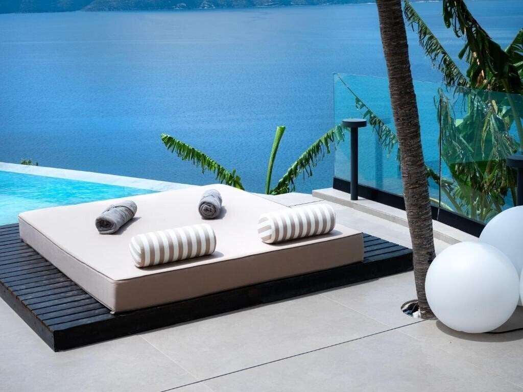 Территория Nobus Hotel 4*