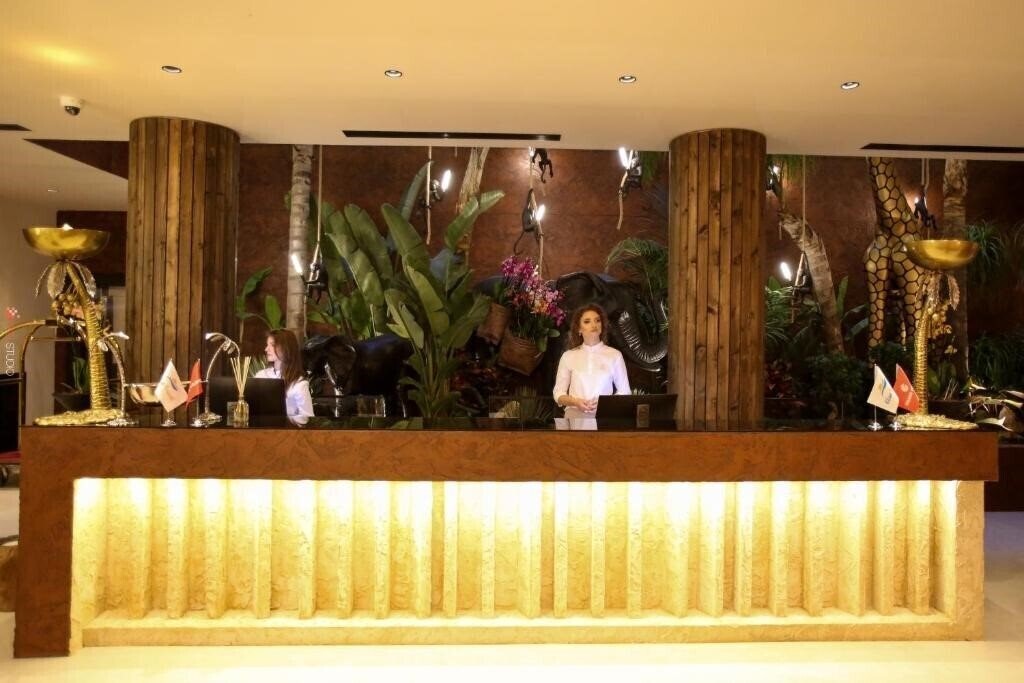 Апартаменти Regina Palm Resort 5*