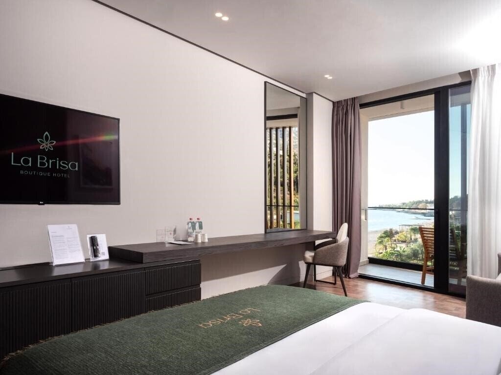 Апартаменти La Brisa Boutique Hotel 5*