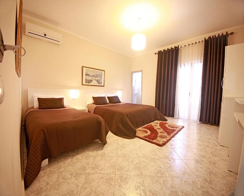 Отель Hotel Nika & Restaurant 3*