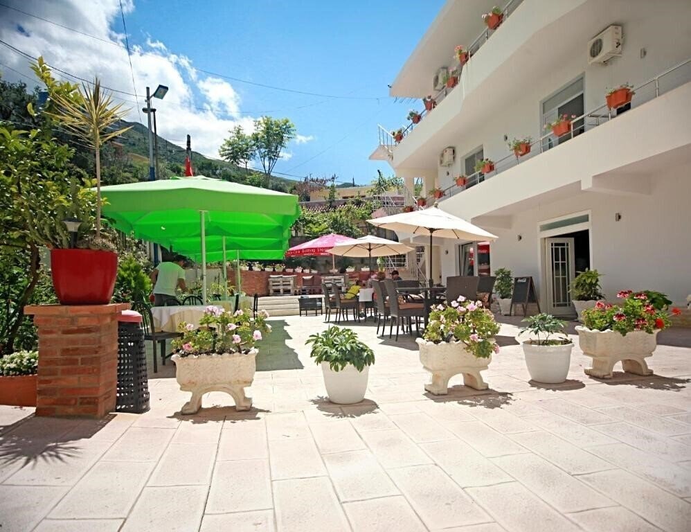 Вид Hotel Nika & Restaurant 3*