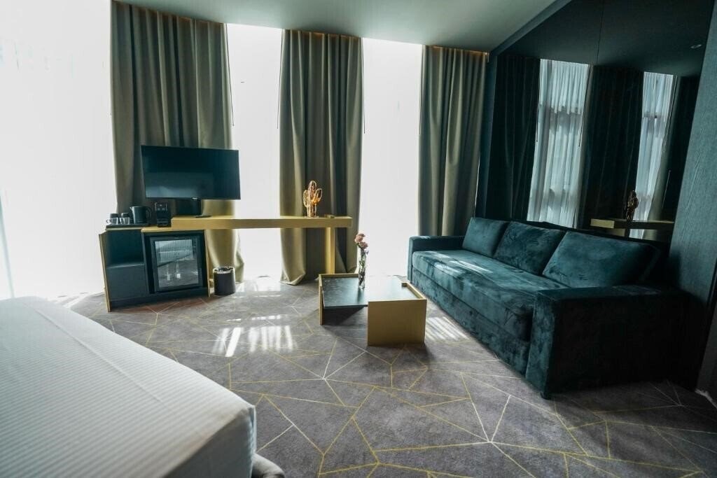 Вид The Central View Boutique Hotel 4*