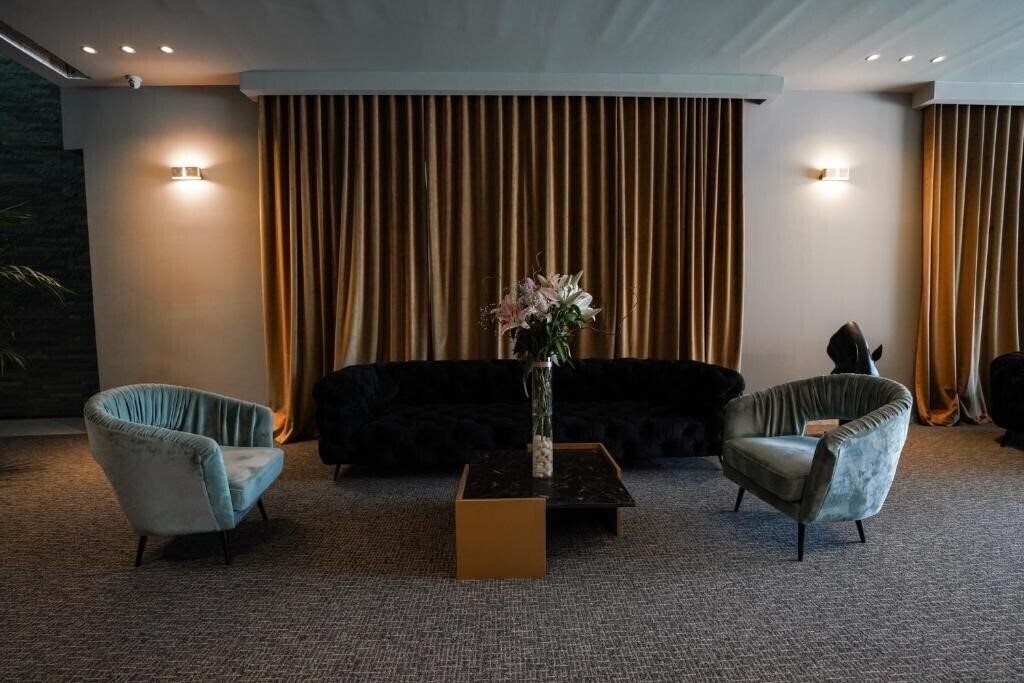 Апартаменты The Central View Boutique Hotel 4*