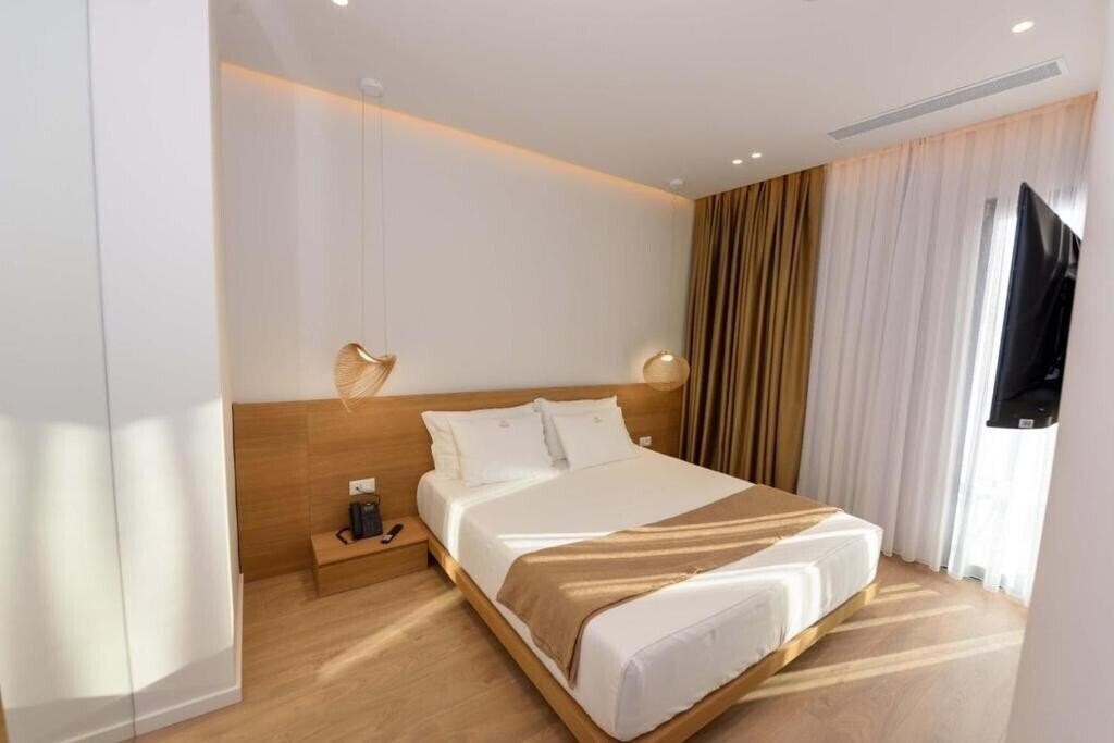 Территория Mahoro Boutique Hotel Vlore 4*