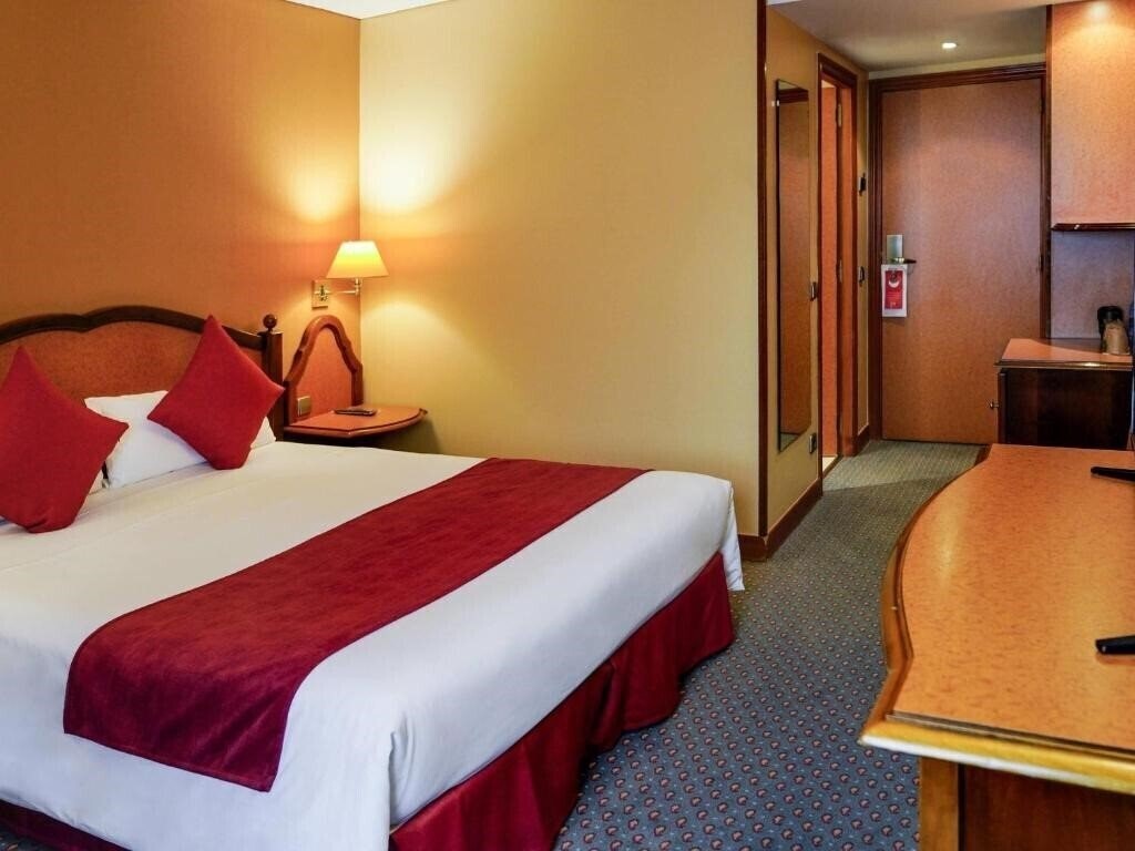 Панорама Mercure 4*