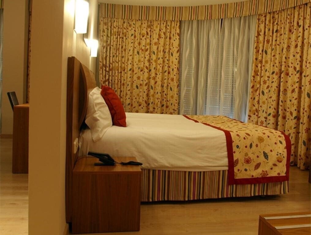 Панорама Guillem 4*