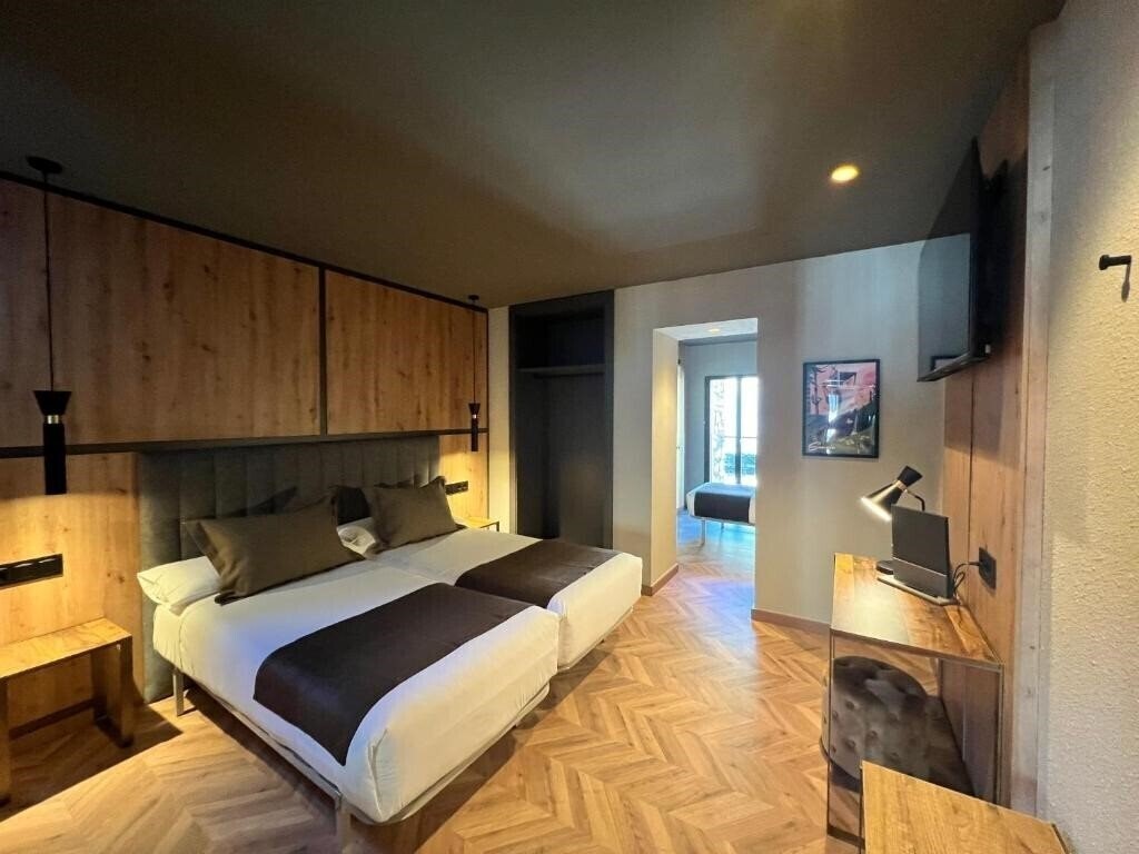 Отель Paris 3*