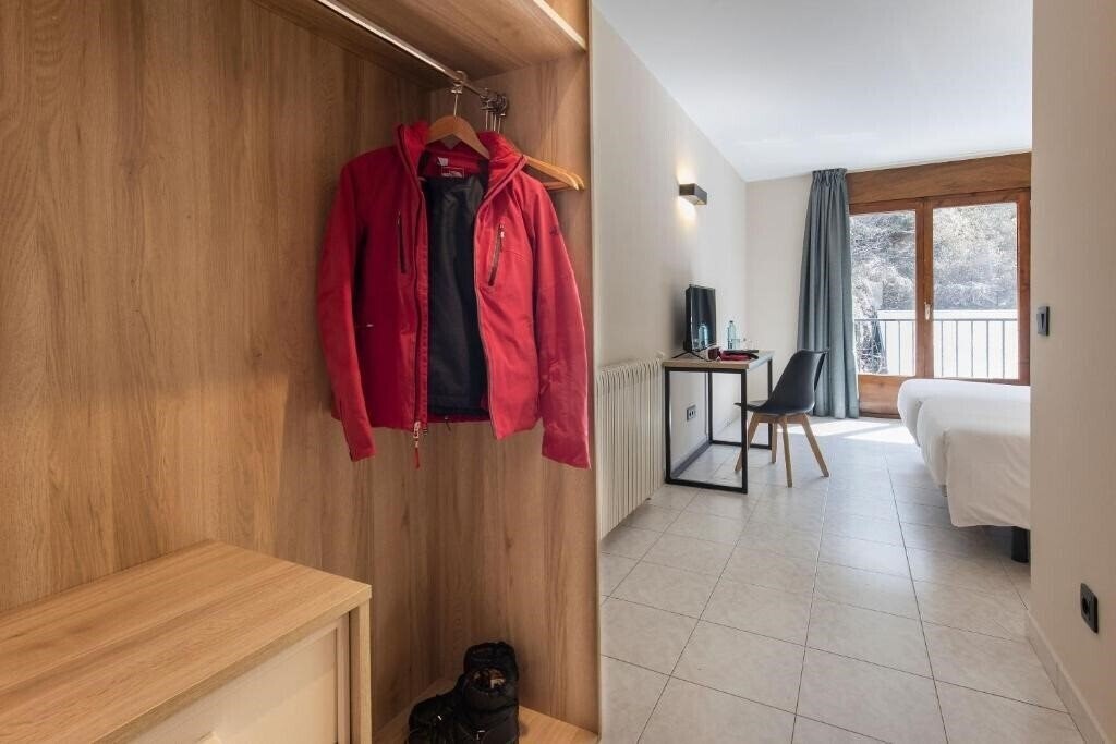 Панорама Encamp 3*