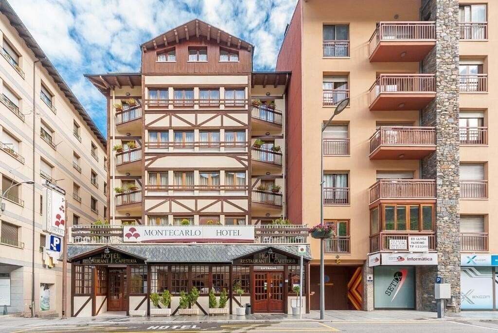 Отель Montecarlo 2*