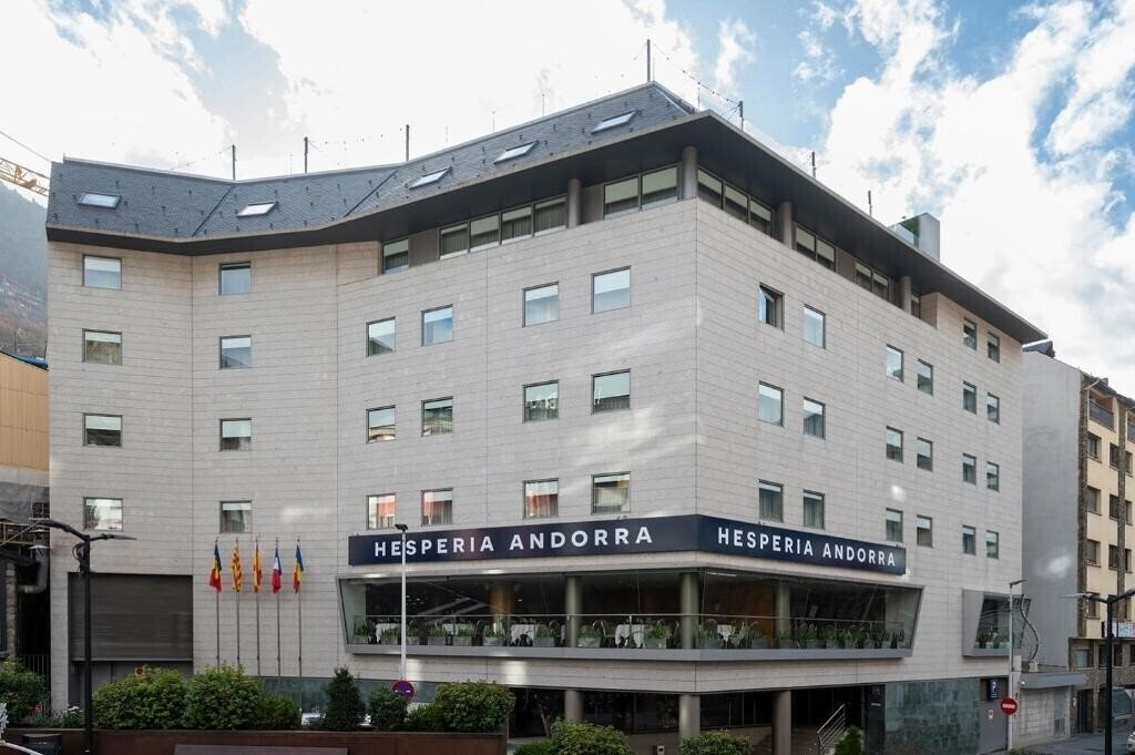 Панорама Golden Tulip Andorra Fenix 4*