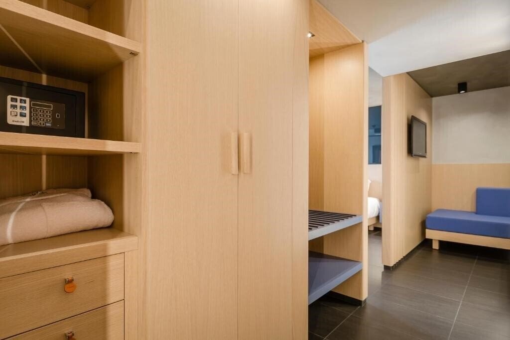 Апартаменти Metropolis 4*