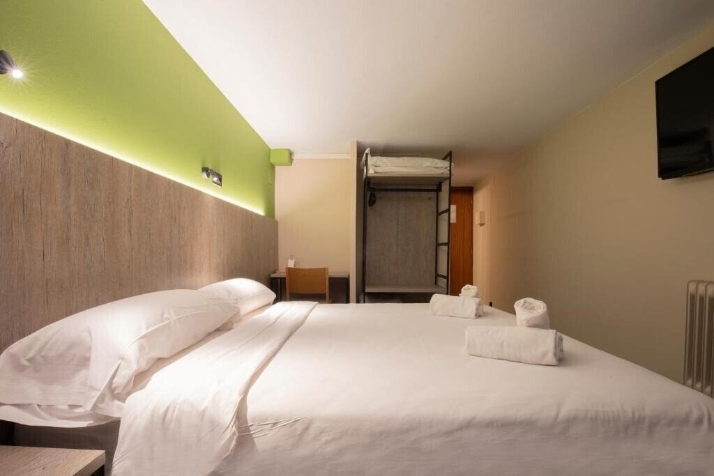 Панорама Pic Maia 2*