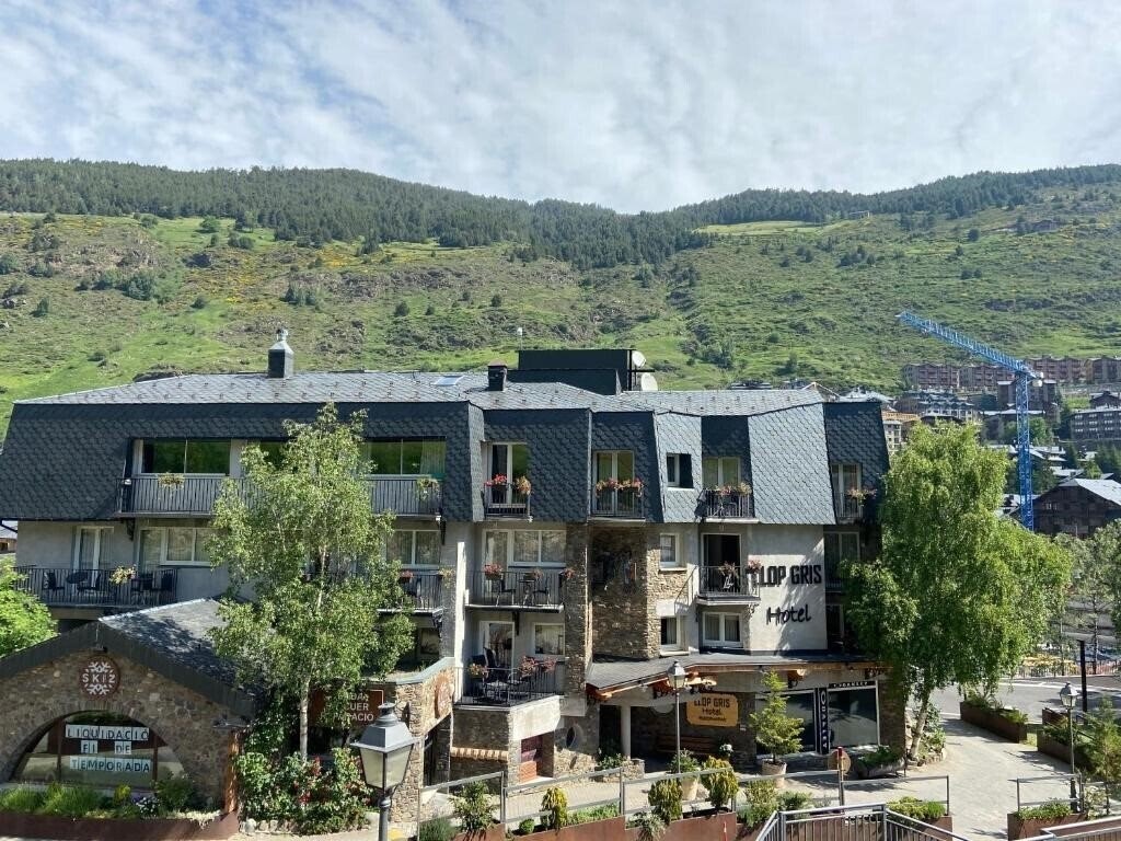 Апартаменти Llop Gris 4*