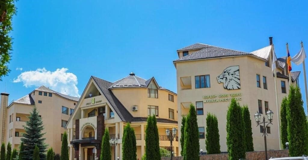 Готель Multi Rest House Hotel 5*