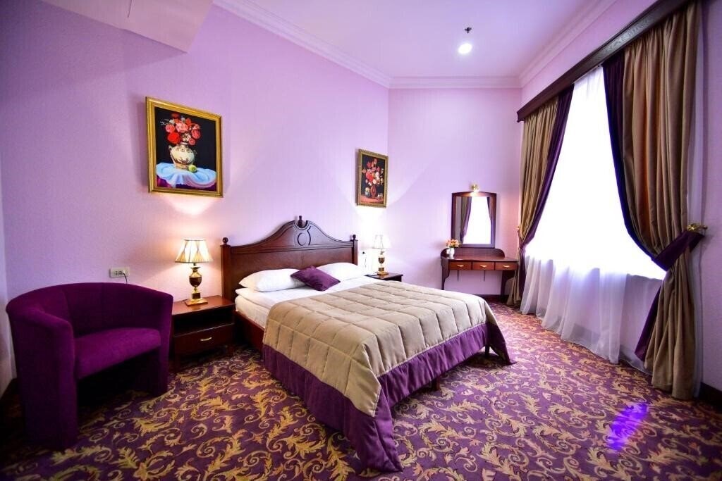 Территория Metropol Hotel Yerevan 4*