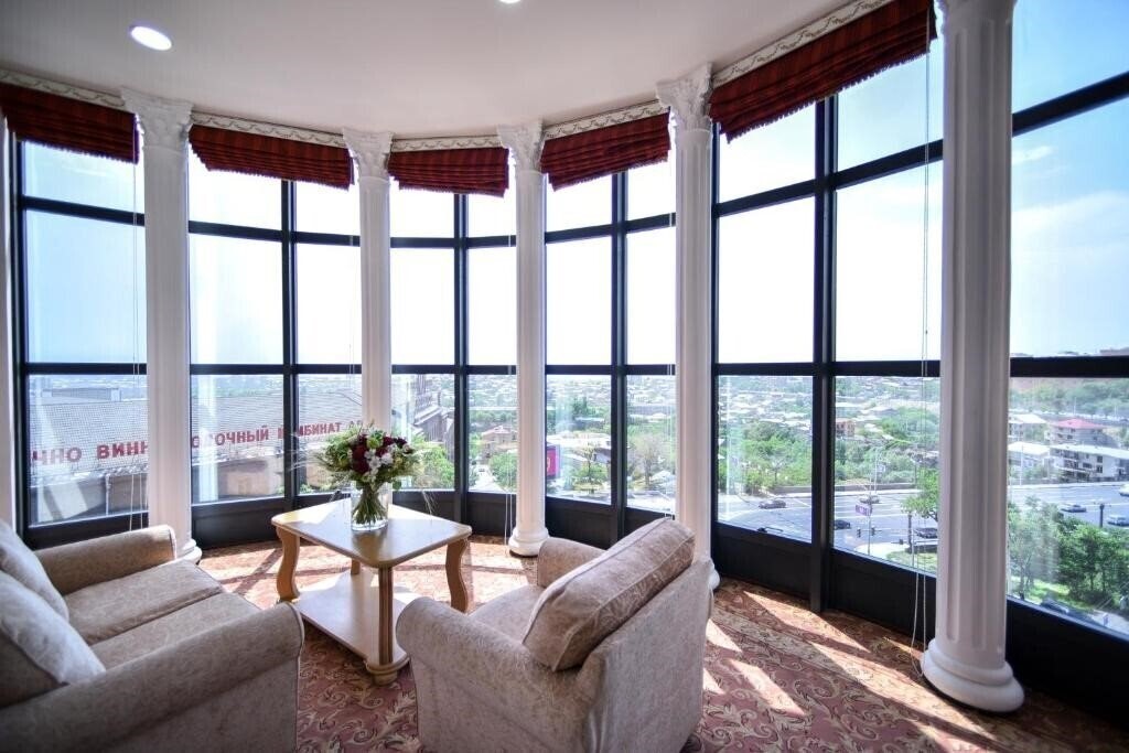 Панорама Metropol Hotel Yerevan 4*