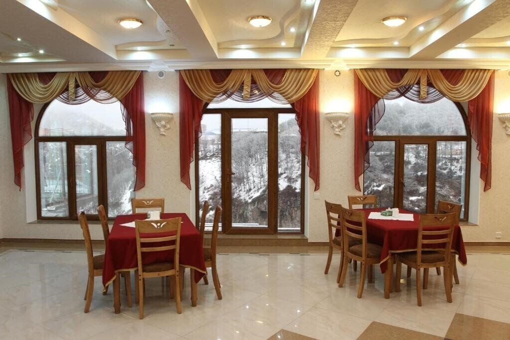 Панорама Nairi Hotel 3*
