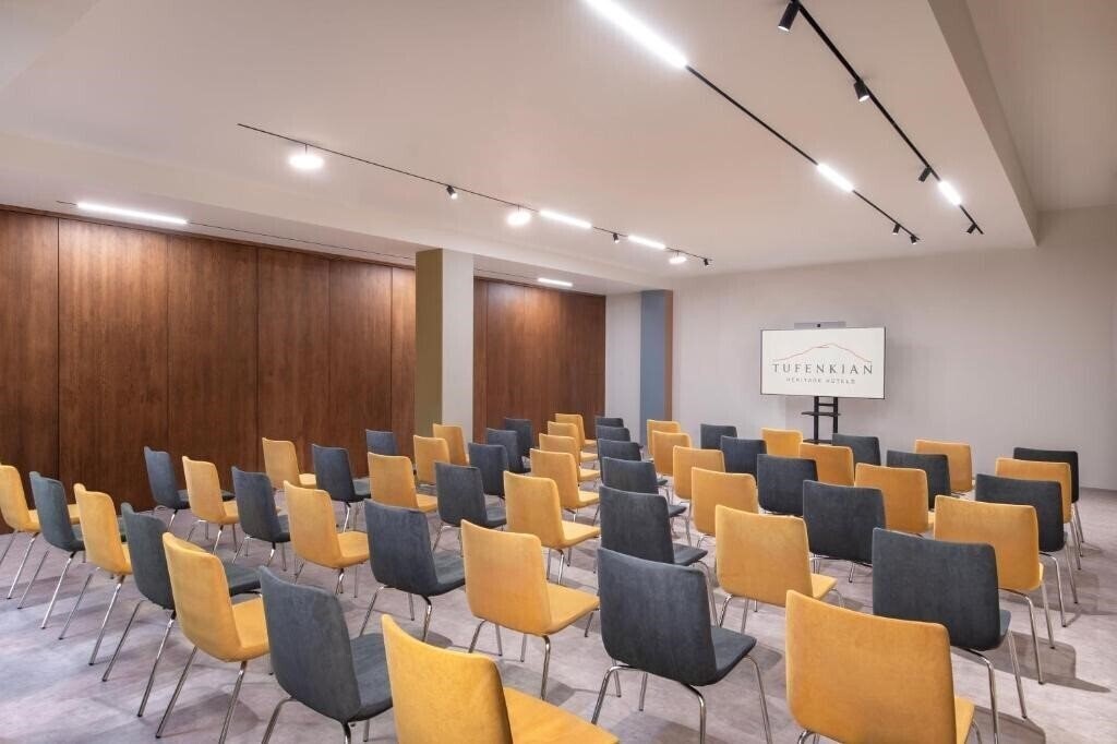 Панорама Historic Yerevan Hotel Tufenkian 4*