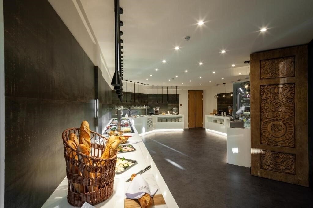 Вид Historic Yerevan Hotel Tufenkian 4*