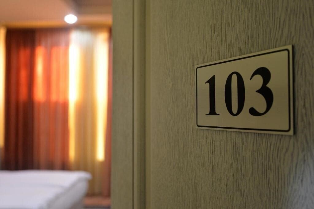 Панорама Yerevan Deluxe Hotel 3*