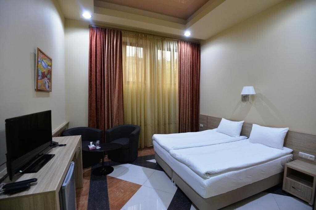 Територія Yerevan Deluxe Hotel 3*