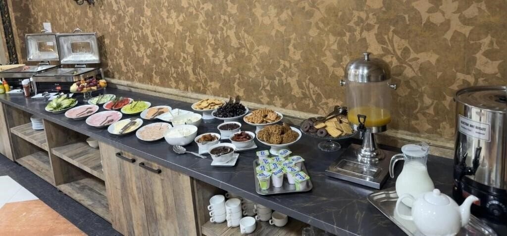 Апартаменти Yerevan Deluxe Hotel 3*