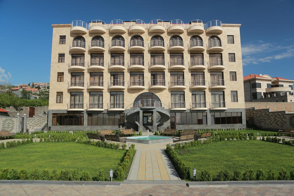 Готель Наре 3*