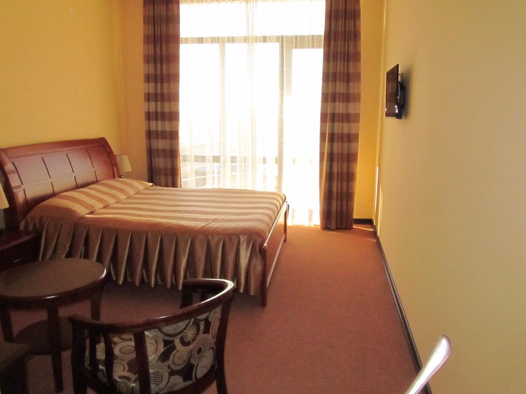 Зображення Наре 3*