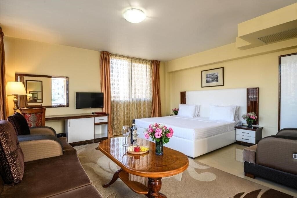 Апартаменти Royal Plaza 4*