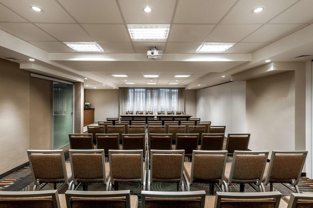 Территория Hyatt Place Yerevan 4*