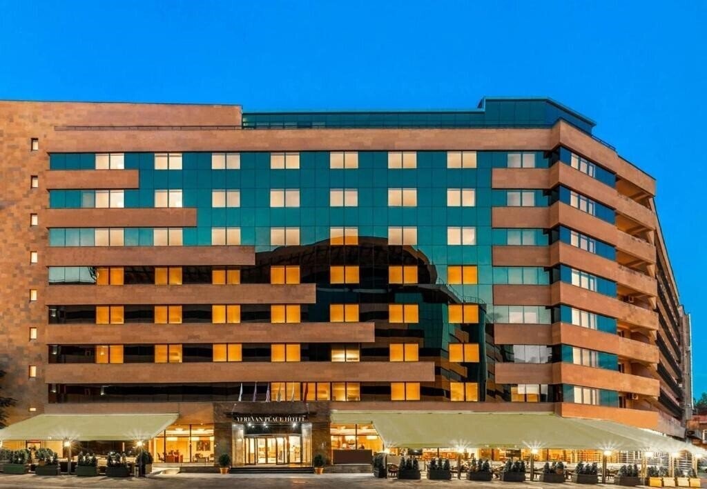 Територія Yerevan Place Hotel 4*