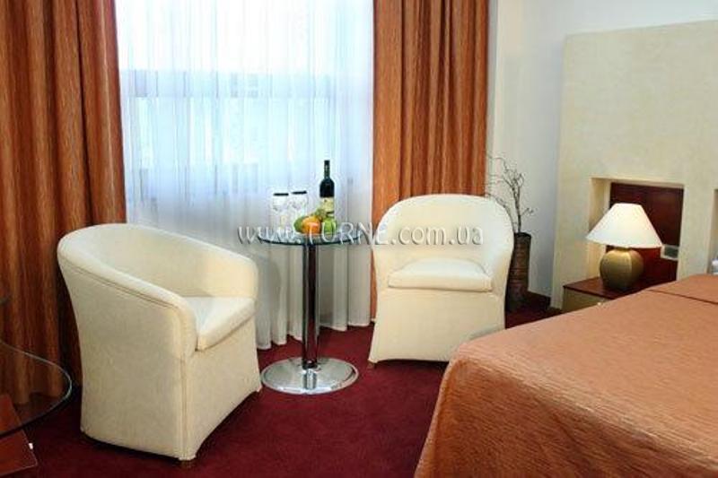 Територія Golden Palace Hotel Yerevan 5*