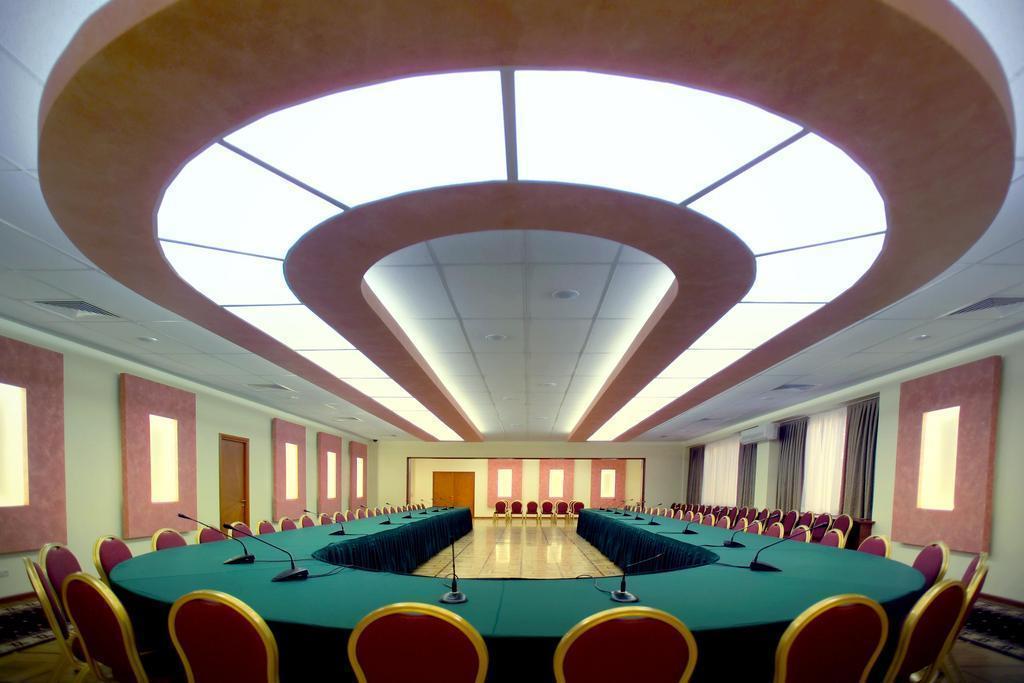 Апартаменти Hrazdan Hotel 3*