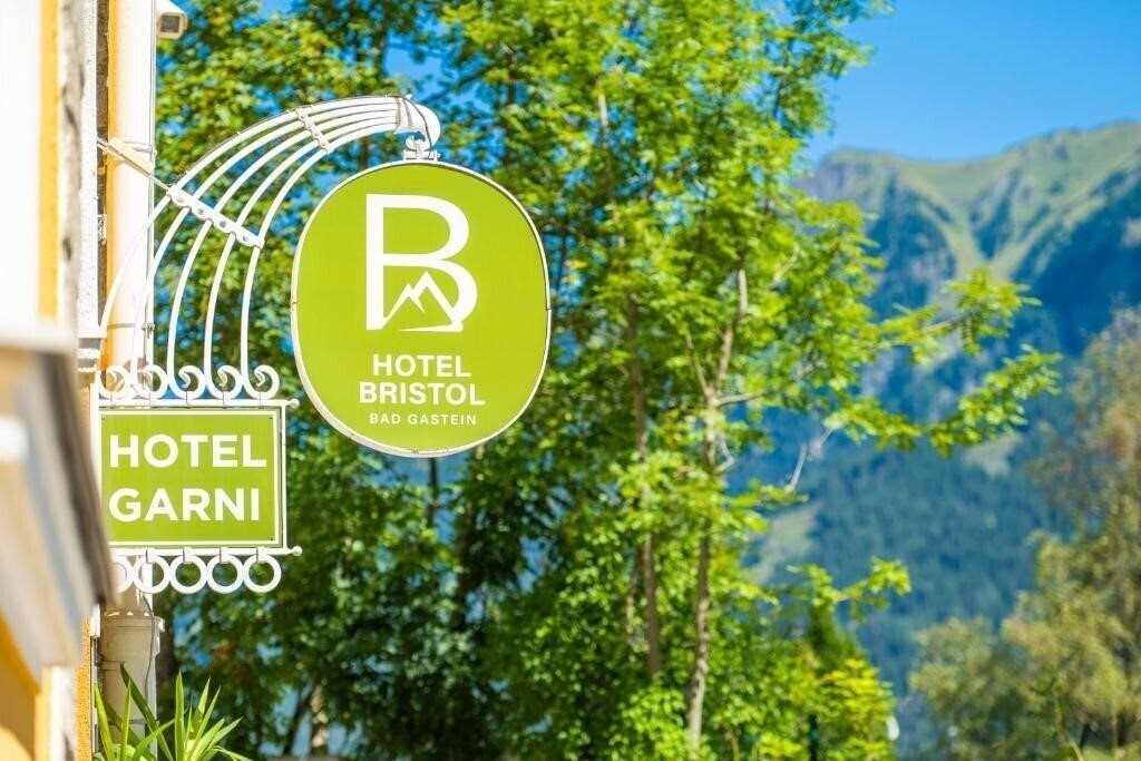 Панорама Bristol Hotel 3*