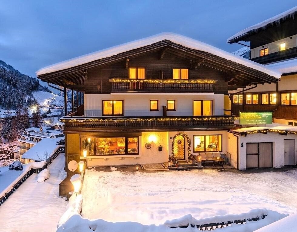 Готель St. Leonhard Apartment (Bad Hofgastein) 3*