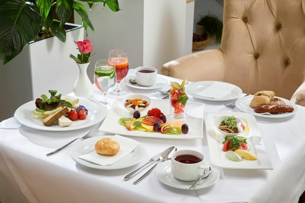 Панорама Das Alpenhaus Hotel (ex. Grand Park Hotel) 4*