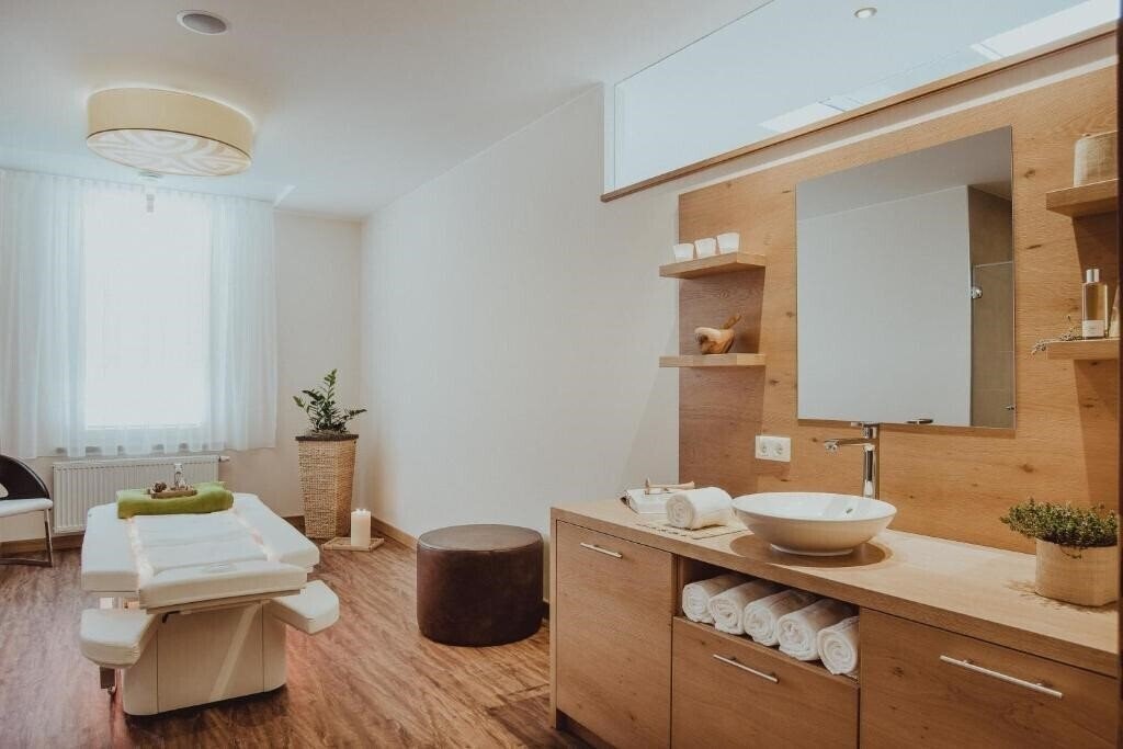 Фотографія Hotel Osterreichischer Hof 4*