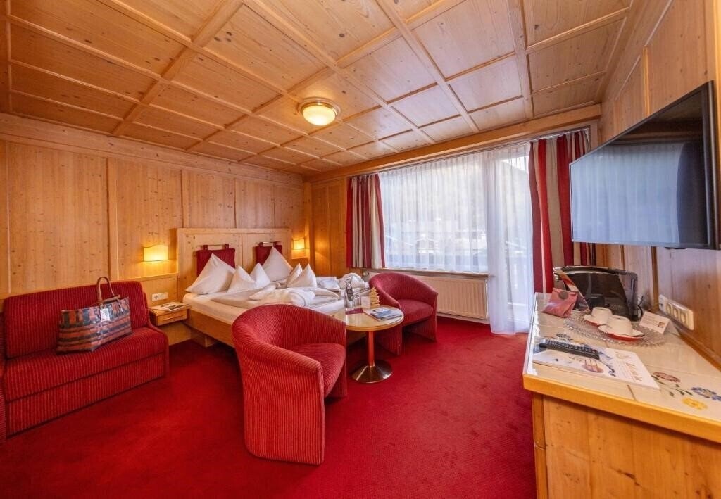 Панорама Latini 4*