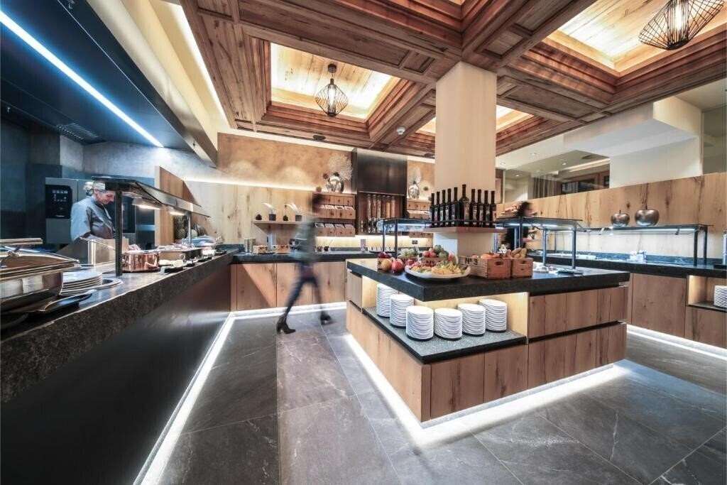 Панорама Tirol 4*