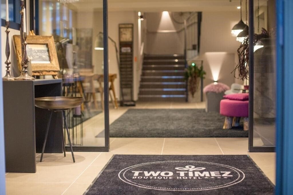 Апартаменти Two Timez Hotel 4*