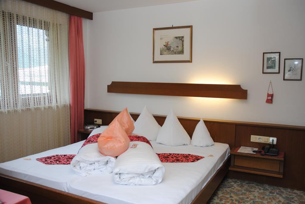 Апартаменти Maria Theresia Hotel 4 * 4*
