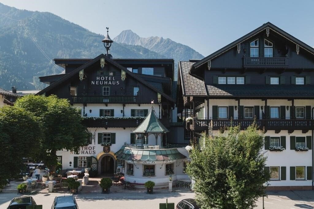 Готель Alpendomizil Neuhaus Mayrhofen 4*