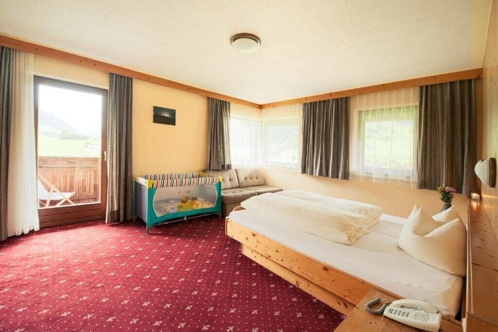 Вид Hotel Steuxner 3*