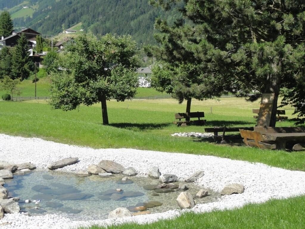 Апартаменти Hotel Steuxner 3*