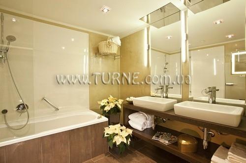 Територія Larchenhof 4*