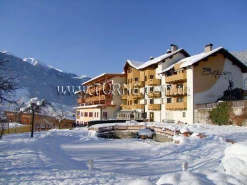 Фотографія Outside 4*